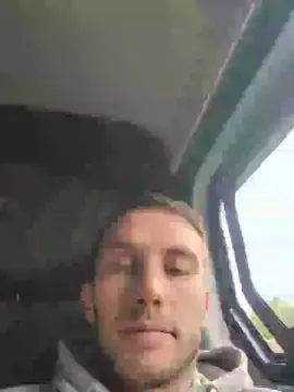 Cam4 Live Sex Cam of DanieleRm3