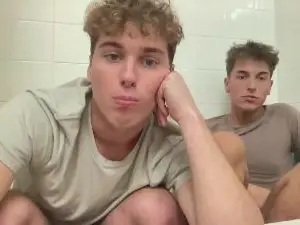 Cam4 Live Porn of curiousfratbros