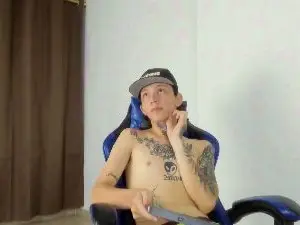 Cam4 Live Porn of NickTattooedGuy