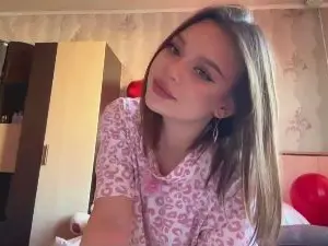 Cam4 Live Sex of SuziLarde