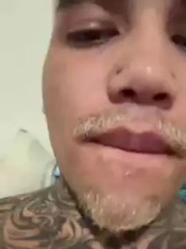 Cam4 Live Porn of Novinhoerrej