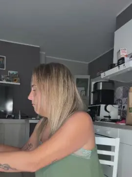 Cam4 Live Sex of bambolinA90hot
