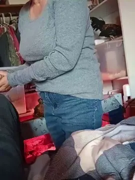 Cam4 Live Porn of farmermilf83