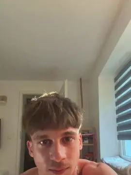 Cam4 Live Porn of YourLittleBoy18