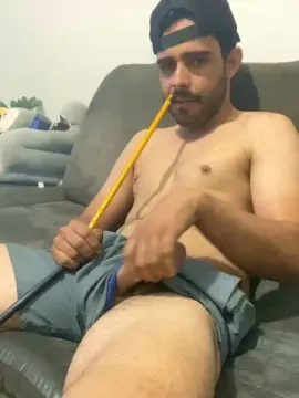 Cam4 Live Sex of LeandroAndr