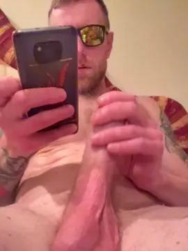 Cam4 Sex Chat of emanuilxxx2