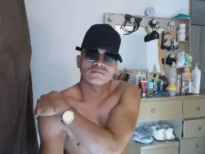 Cam4 Live Sex Cam of papibombosexy