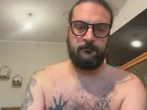 Cam4 Live Sex of beardoit