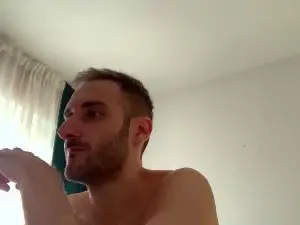 Cam4 Live Sex of LukaShyGuy225