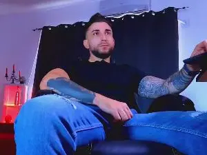Cam4 Nude Webcam of MightyAaronX