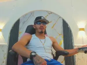 Cam4 Free Live Porn of Dominant_king
