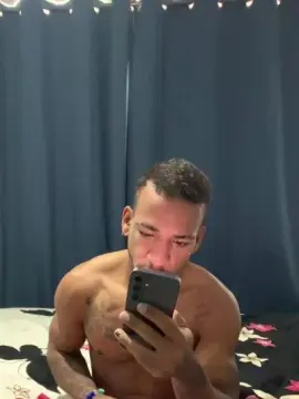 Cam4 Adult Webcam of Chjunior