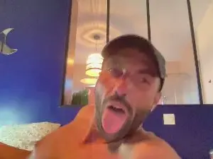 Cam4 Watch Live Sex Cams of KiinkyBtm