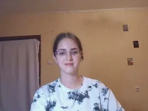 Cam4 Sex Cam of RoxanaKneisler