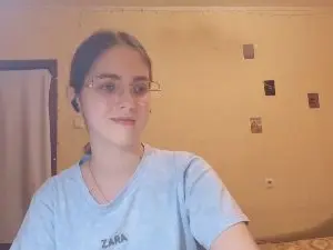 Cam4 Free Porn Cam of RoxanaKneisler