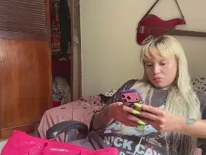 Cam4 Live Sex of frierenhott