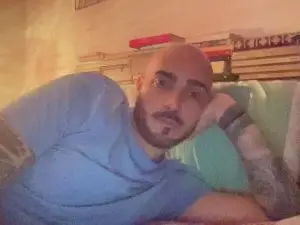 Cam4 Free Porn Cam of alessandromori9