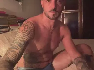 Cam4 Live Sex Cam of alessandromori9