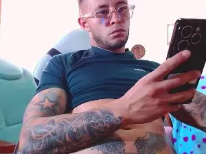 Cam4 Nude Webcam of sebastian_horny