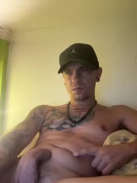 Cam4 Free Live Porn of Big20cmfelipe