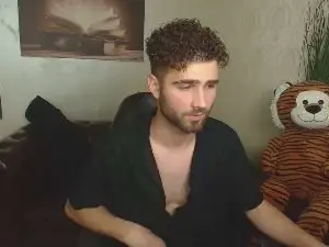Cam4 Free Live Porn of KyloEast