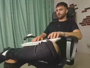 Cam4 Live Porn of KyloEast