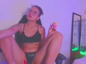 Cam4 Best live sex cam show of emmaasx