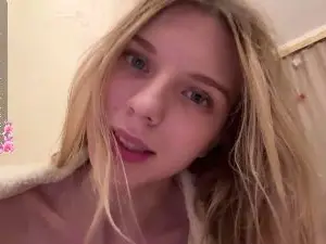 Cam4 Sex Chat of SHY_XOXO