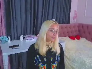Cam4 Live Sex Cam of ChayaHaris