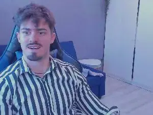 Cam4 Free Porn Cam of greekgod19