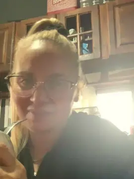 Cam4 Free Live Porn of elie64