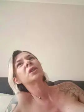 Cam4 Free Live Porn of Raluca_Fr