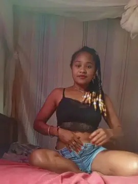 Cam4 Free Live Porn of LyahRandiah