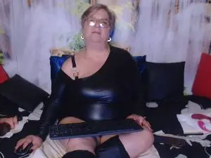Cam4 Best live sex cam show of QueenPammy