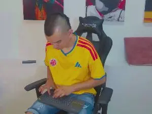 Cam4 Live Sex of Rowan_Cley