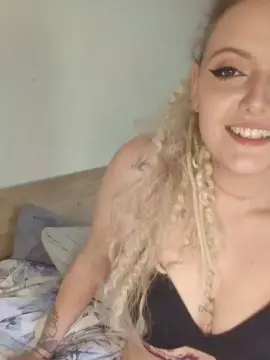 Cam4 Live Sex Cam of AkeiaH