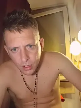 Cam4 Live Porn of MikeGary21