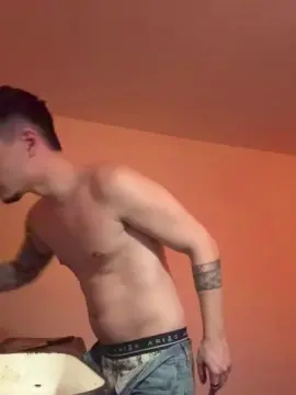 Cam4 Sex Cam of ThomasRM98