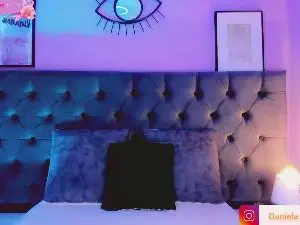 Cam4 Sex Chat of Amira_Ember