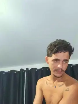 Cam4 Nude Webcam of Levi_Henrique