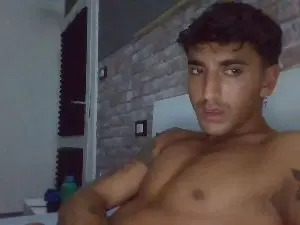 Cam4 Live Porn of Monellogrande69