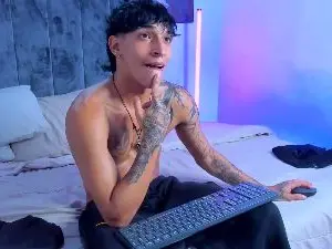 Cam4 Private Sex Chat of KroyWave
