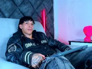 Cam4 Live Sex Cam of KroyWave