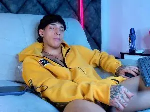 Cam4 Live Sex of KroyWave