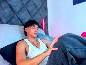 Cam4 Live Porn of KroyWave