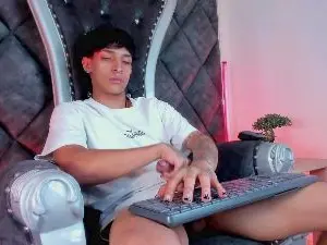 Cam4 Live Sex Cam of KroyWave