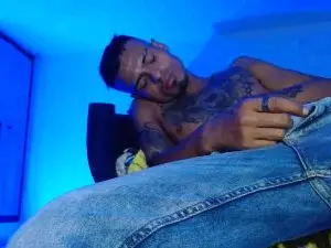 Cam4 Live Porn of bigcentauro233