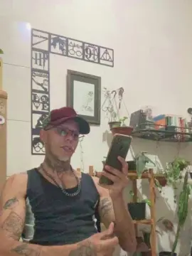 Cam4 Free Live Porn of Klinger30