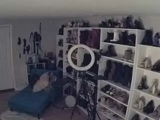 Camsoda Nude Webcam of voyeurcam-missoliviablack-03