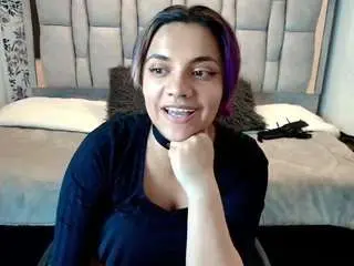 Camsoda Sex Chat of kiara-cruz